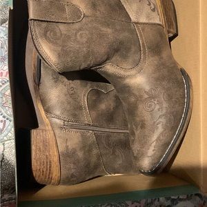 Brand new roper ankle boots